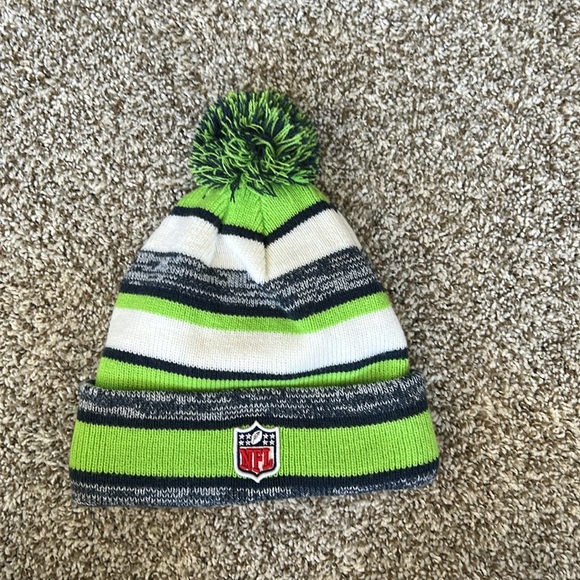 NFL New Era Seattle Seahawks Lined Beanie - Picture 3 of 7